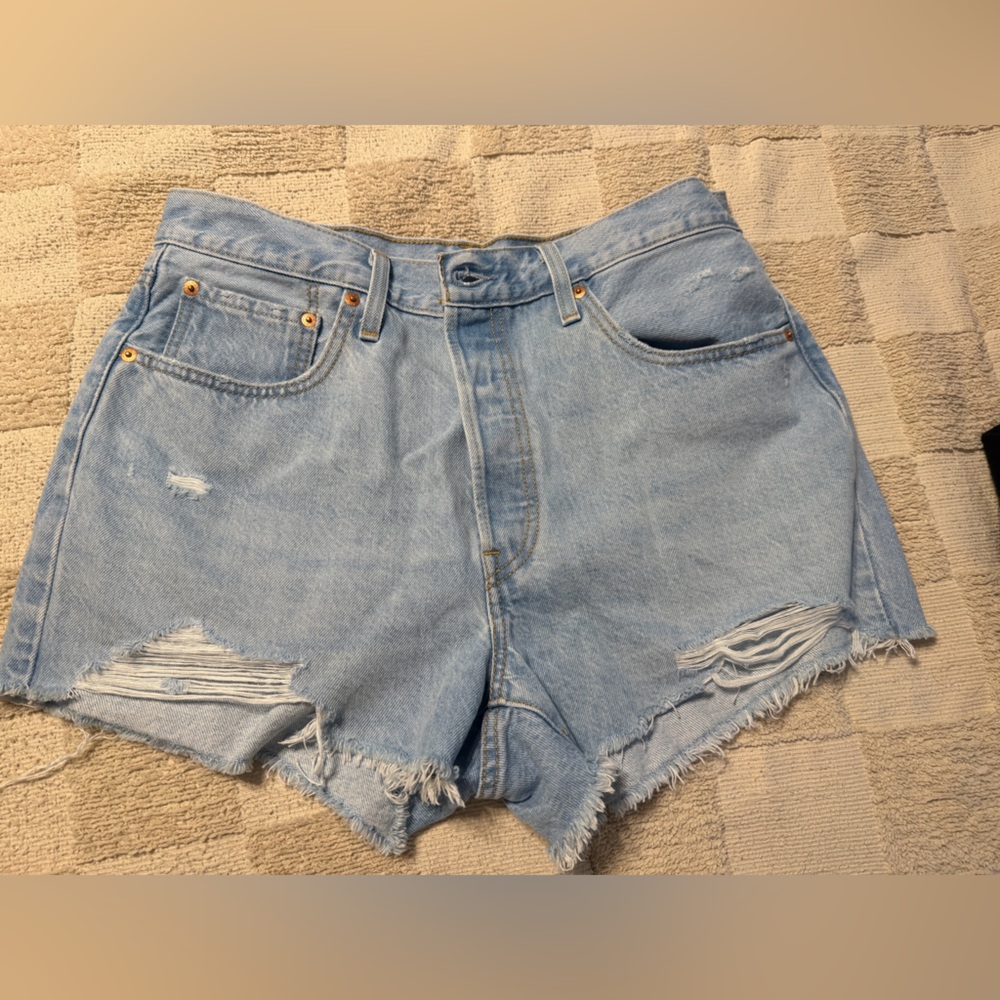 Light Wash Distressed Women’s Denim 501 Levi Shorts